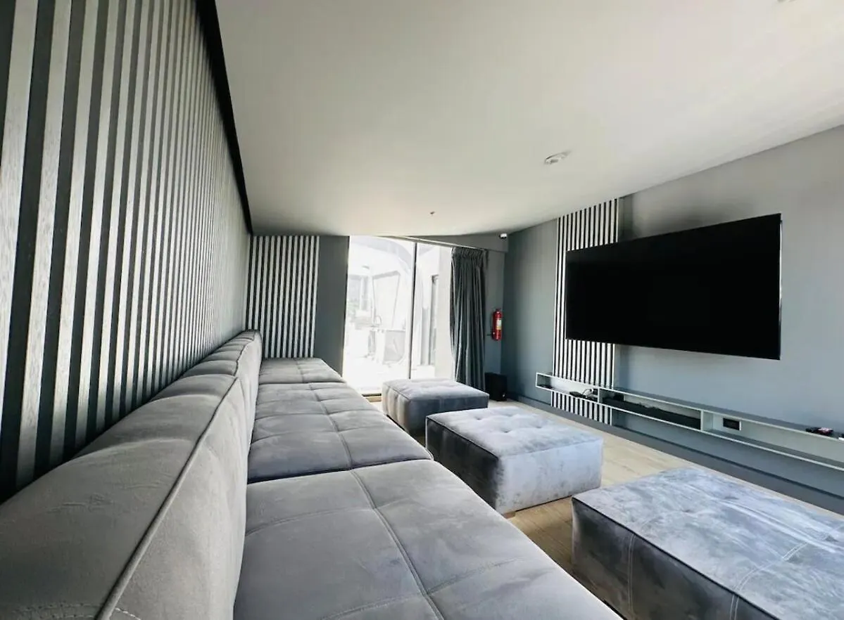 Luxury Stadia, In Prime Area Quito 0*,  Ecuador